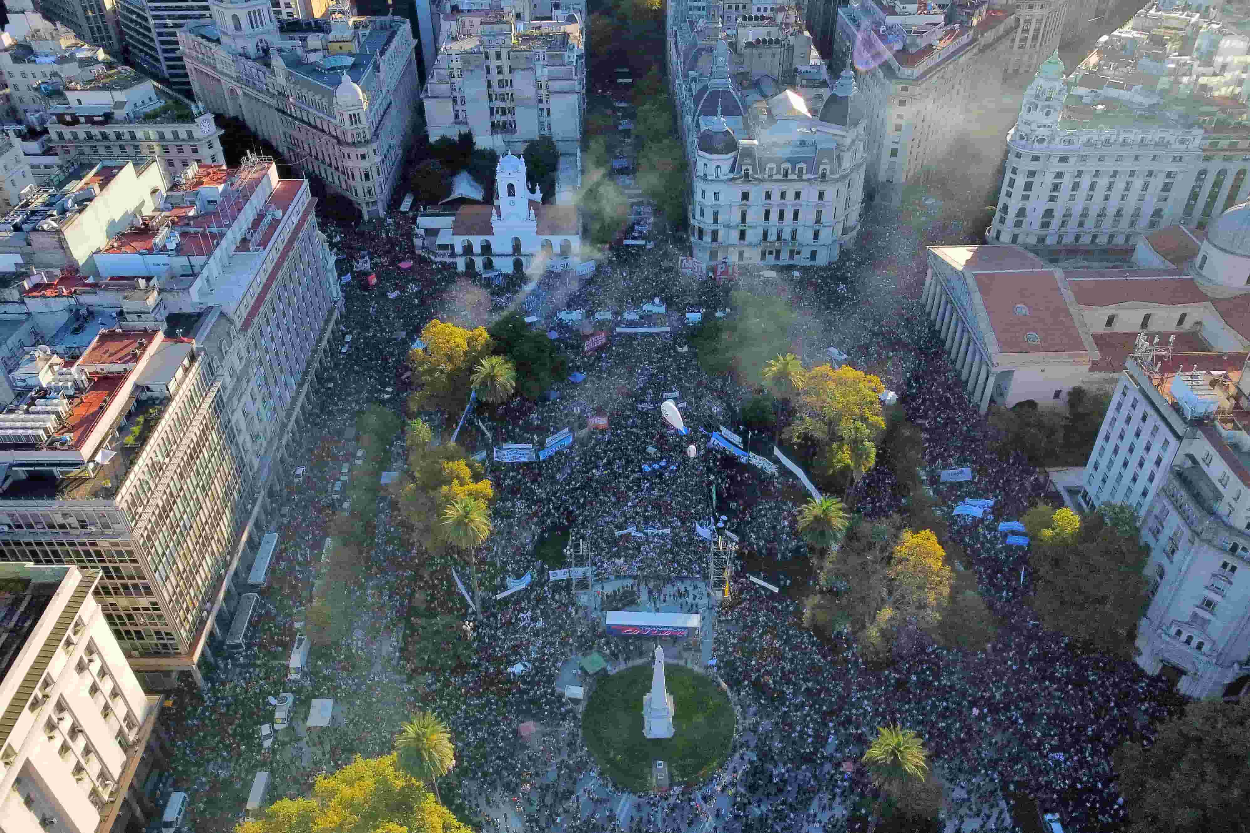 Argentina Reasserts Pledge Not to Close Public Universities Amid Protests