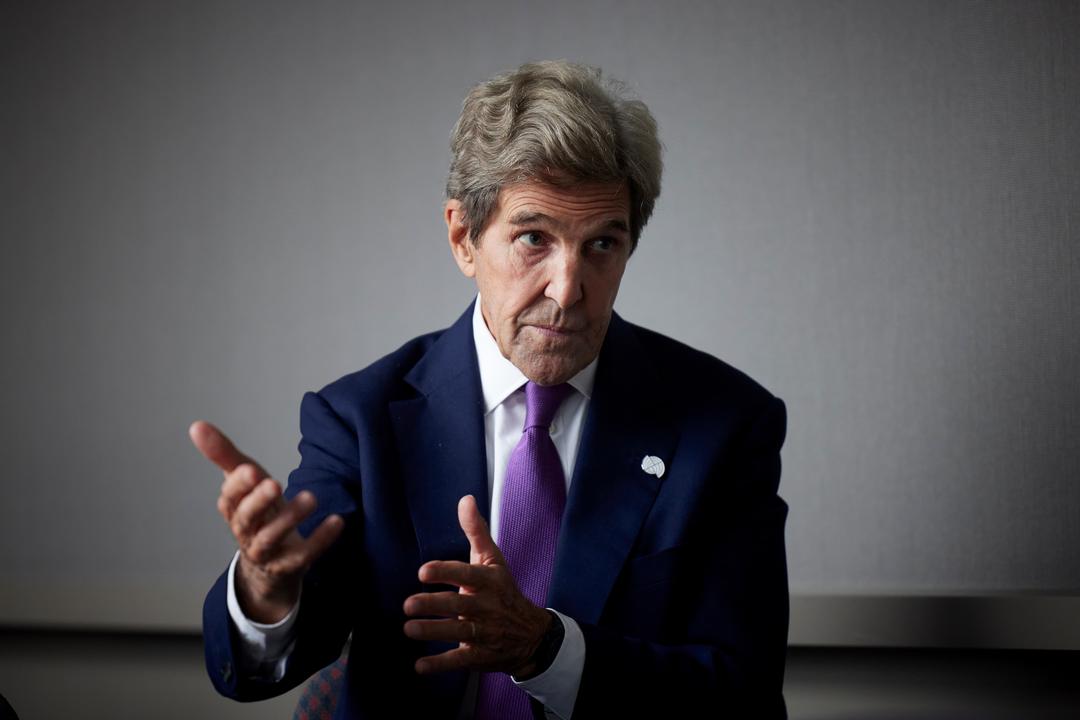 US Climate Envoy Kerry Meets Chinese Counterpart