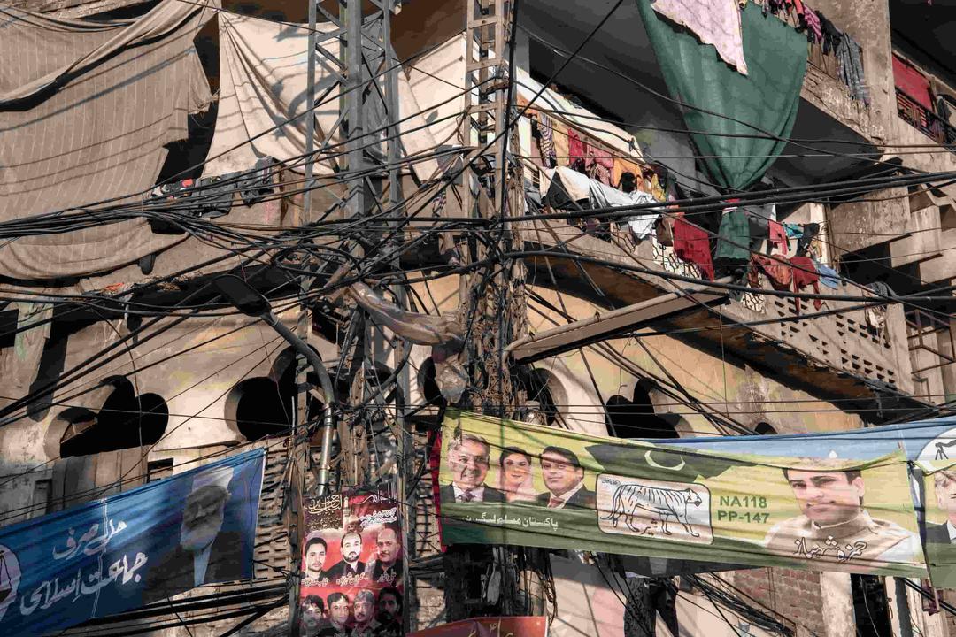 Pakistan: Explosions Near Candidates' Offices Kill Dozens