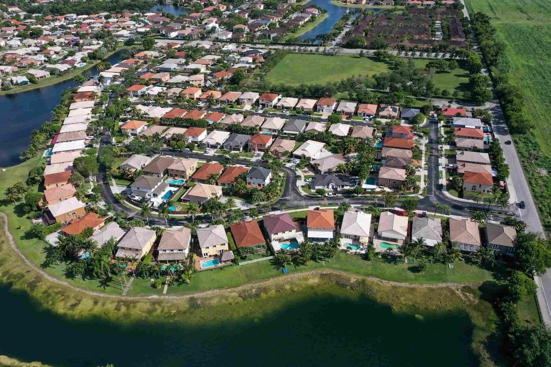 US Economy: Housing Prices Cool at Record Pace
