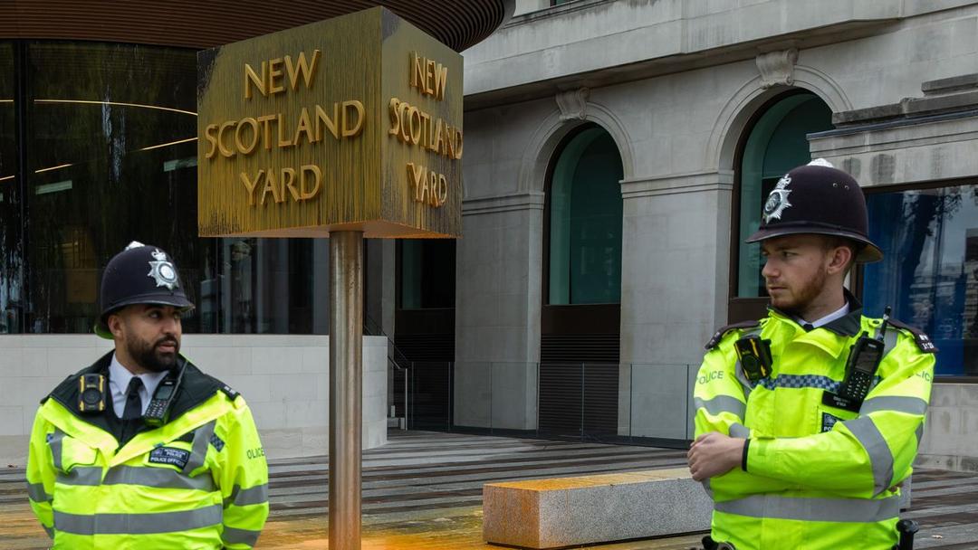 Police Deploy DNA Spray to Combat London Phone Theft Surge