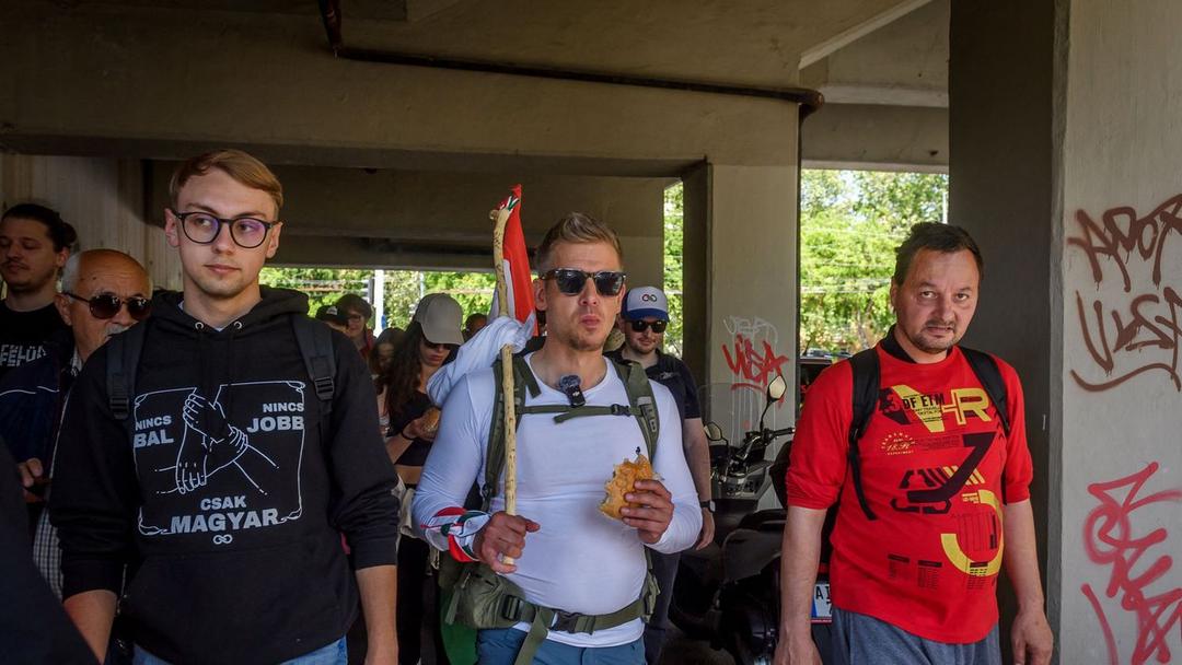 Hungarian Opposition Leader Completes 300-km March to Romania