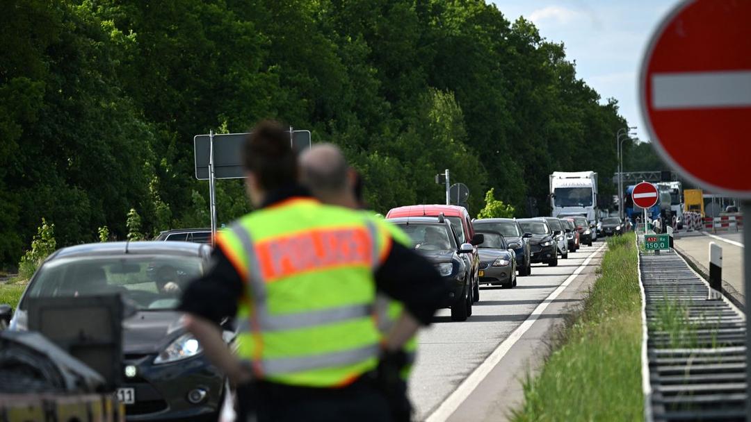 Dutch Citizens Conduct Unauthorized Border Checks Amid Migration Row