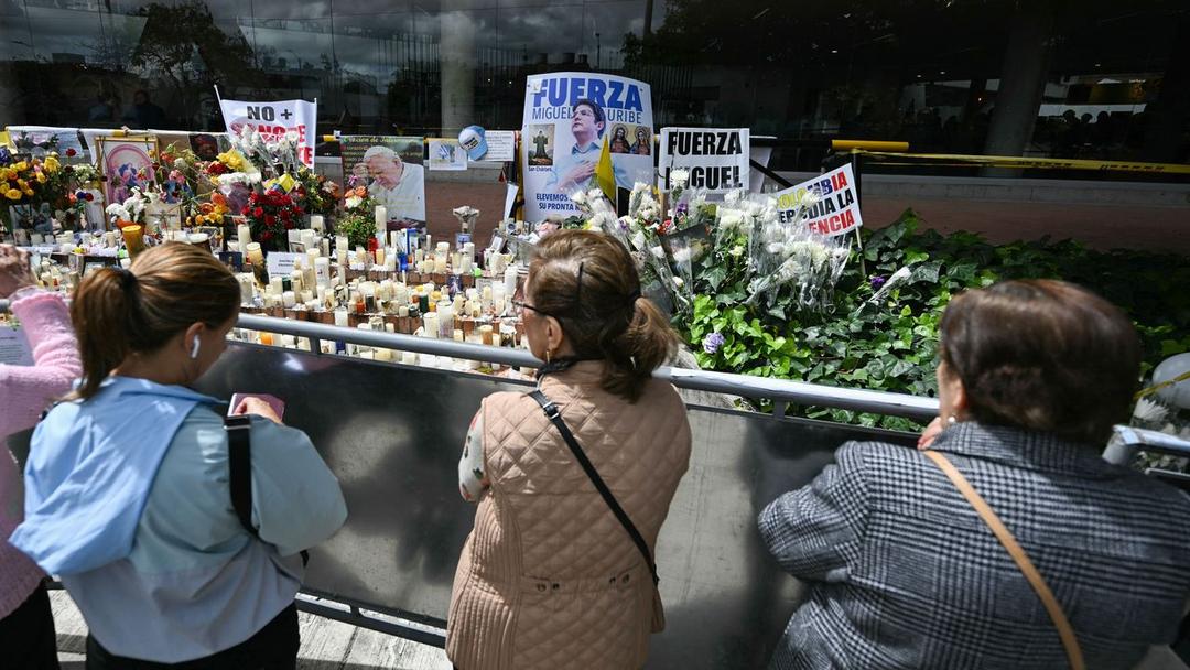 Colombia: Presidential Hopeful Uribe Undergoes Emergency Surgery