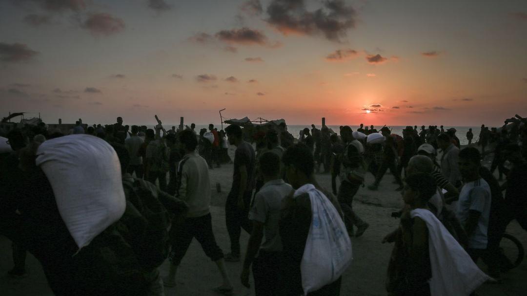 Humanitarian Aid Begins Trickling Into Northern Gaza