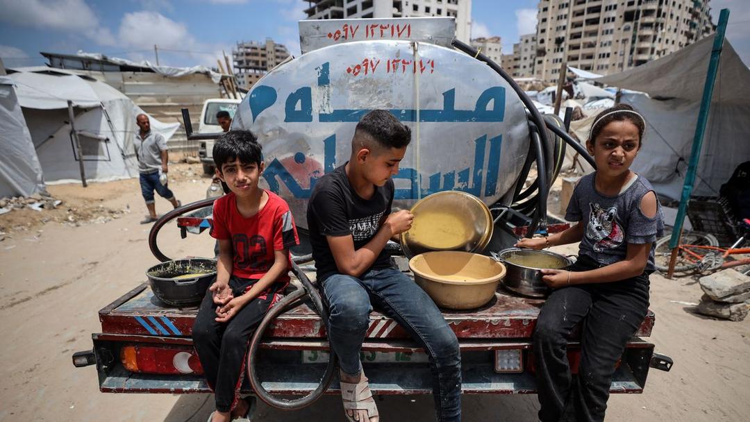 Reports: Israeli Forces Again Open Fire on Palestinians Seeking Aid