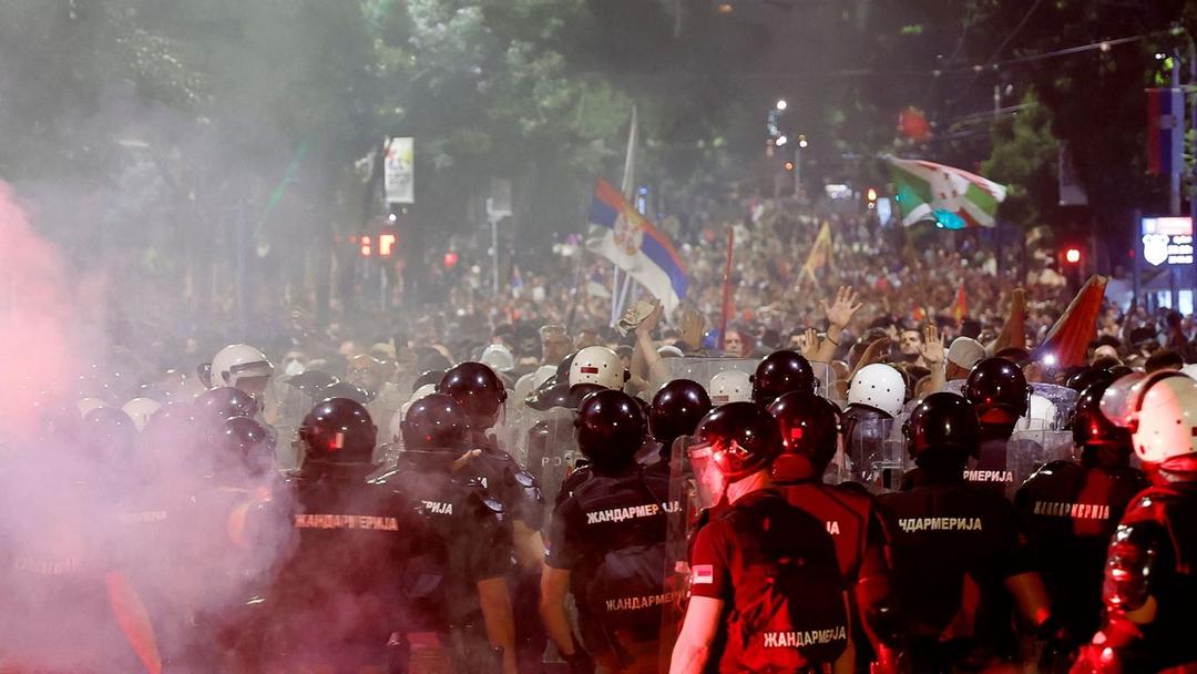 Anti-Government Protesters Set Up Roadblocks Across Serbia