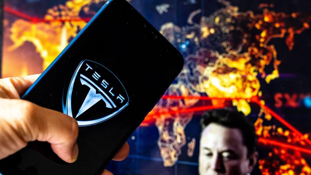 Tesla Stock Plunges as Trump-Musk Feud Escalates Over Subsidies