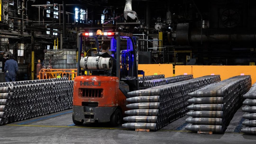 US Halts Some Weapons Shipments to Ukraine Over Alleged Stockpile Fears