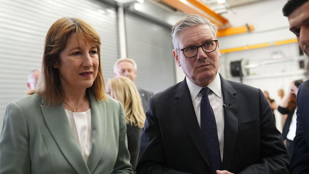 UK: Pound Falls, Gilt Markets Rise as Chancellor Cries at PMQs