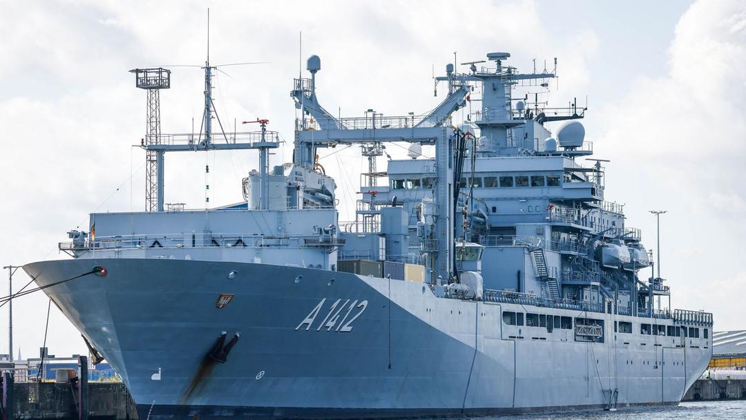 Germany Deploys Naval Ships to Arctic Amid Russian Buildup