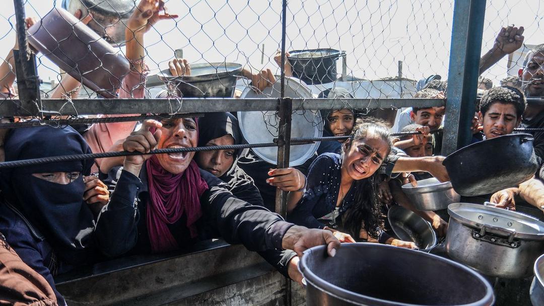 Report: US Contractors in Gaza Allegedly Shooting at Palestinian Aid Seekers