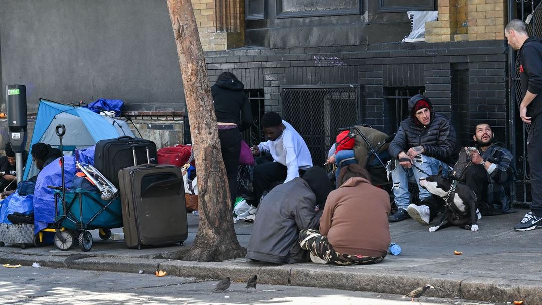 Trump Signs Order to Remove Homeless From Streets