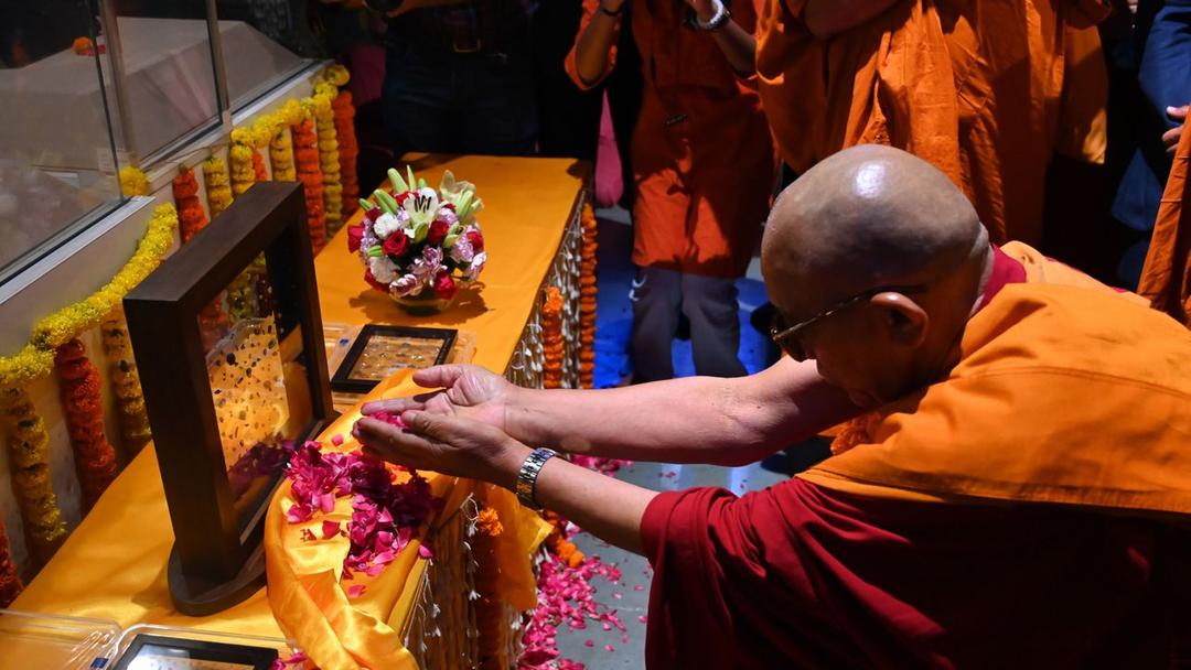 Ancient Buddha Gems Return to India After 127 Years