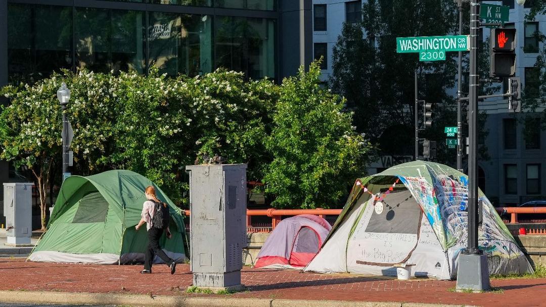 Trump Vows to Remove Homeless from DC, Deploy Federal Forces