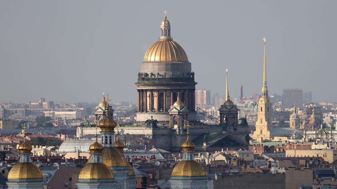 Russians Sing Banned Anti-War Song in St. Petersburg Protest