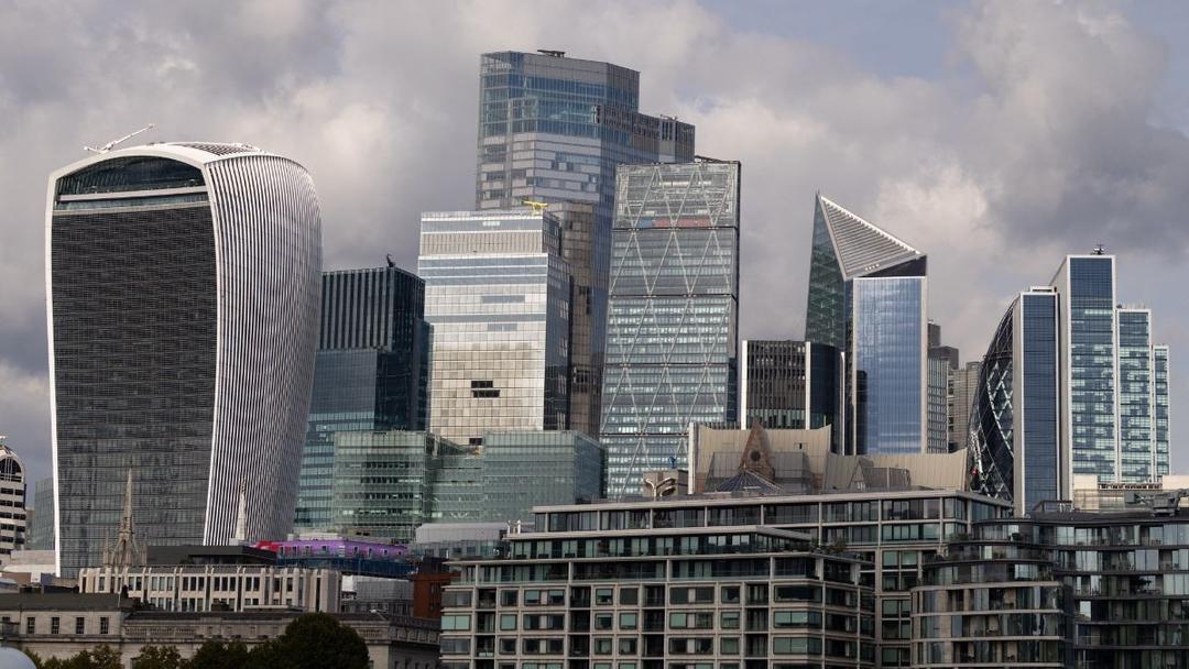 UK: Economy Grows 0.1% in August