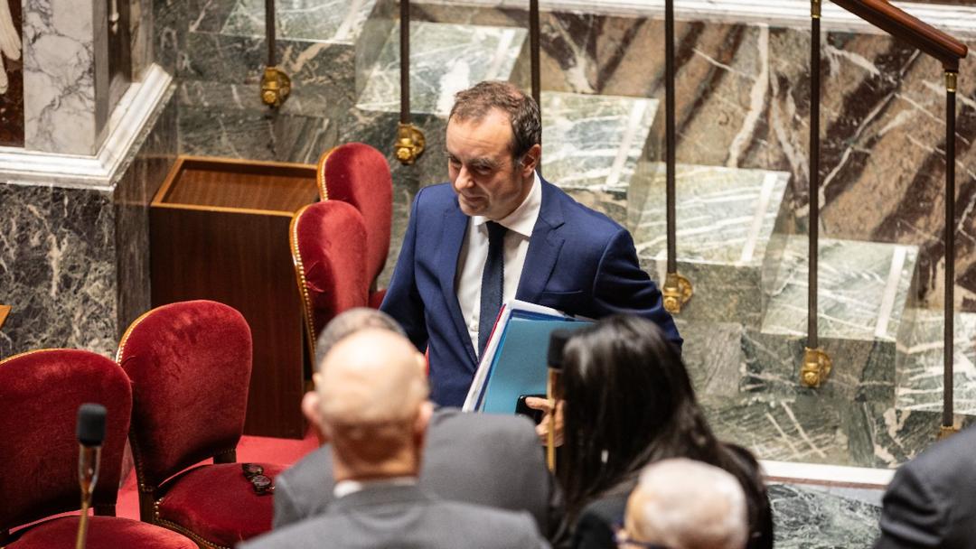 France: PM Lecornu Survives No-Confidence Votes