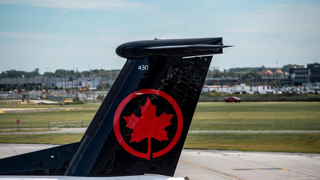 Air Canada Cuts 400 Management Jobs