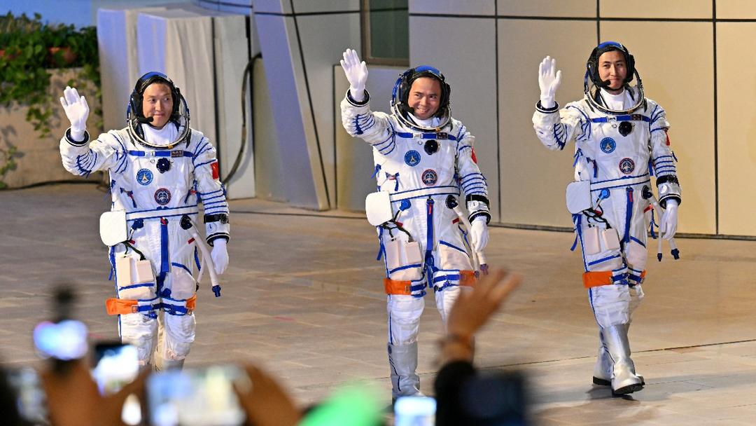 China Launches Shenzhou-21 with Record 3.5-Hour Docking