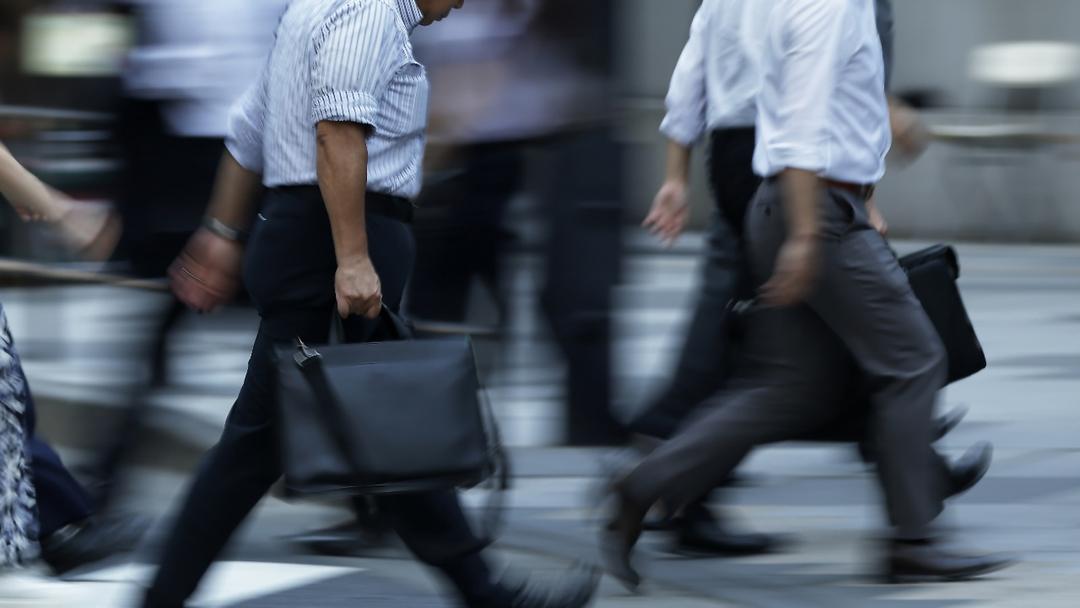 Japan: Stocks Plunge as China Issues Travel Warning Over Taiwan