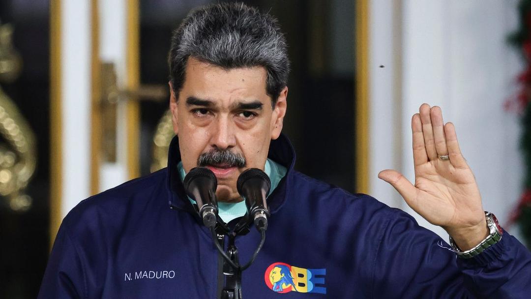 Airlines Suspend Venezuela Flights Amid US Military Activity