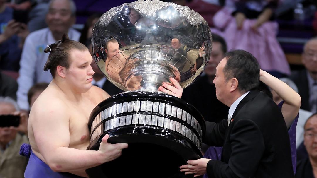 Ukrainian Refugee Wins Japan's Elite Sumo Title