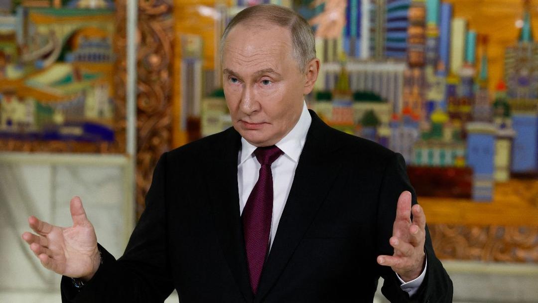 Putin Vows to Seize Ukraine's Donbas 'By Force of Arms'