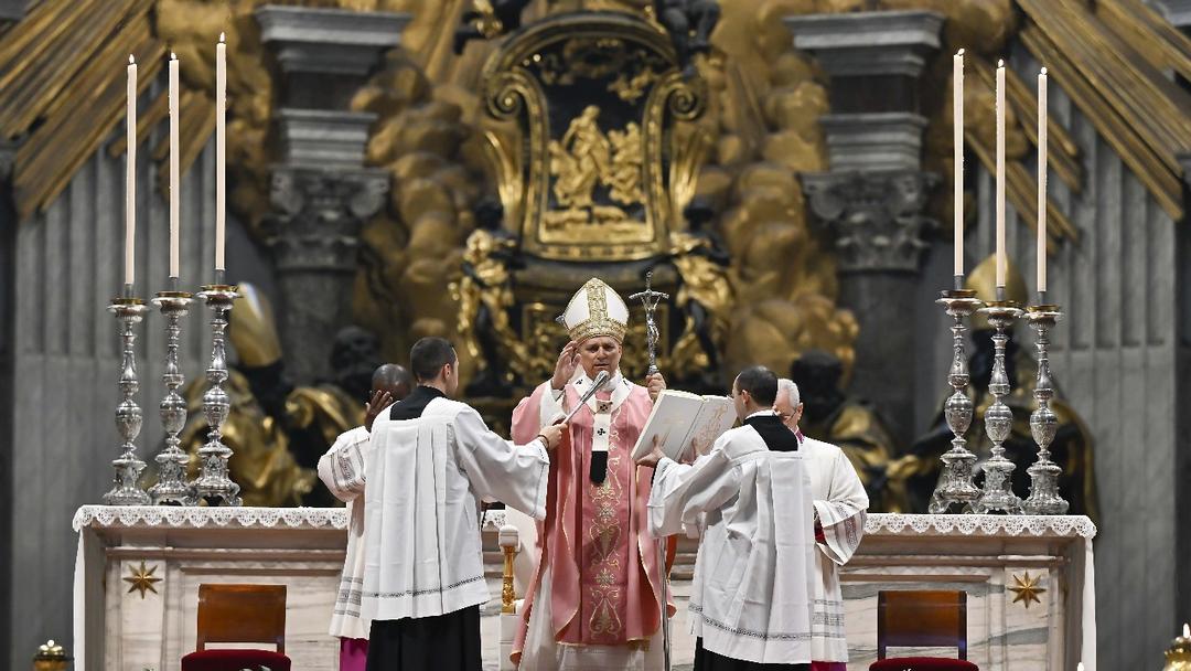 Pope Leo XIV Holds Mass for Prisoners, Ending Holy Year