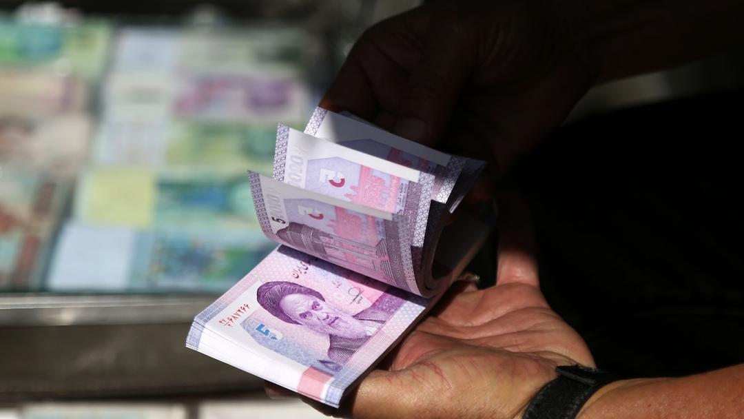 Tehran Bazaar Strikes Enter Day Two Amid Rial Collapse