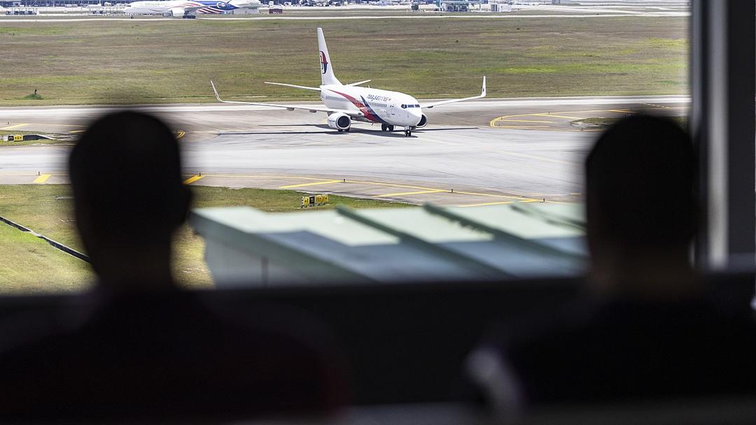Search Resumes for Missing 2014 Flight MH370 in Indian Ocean