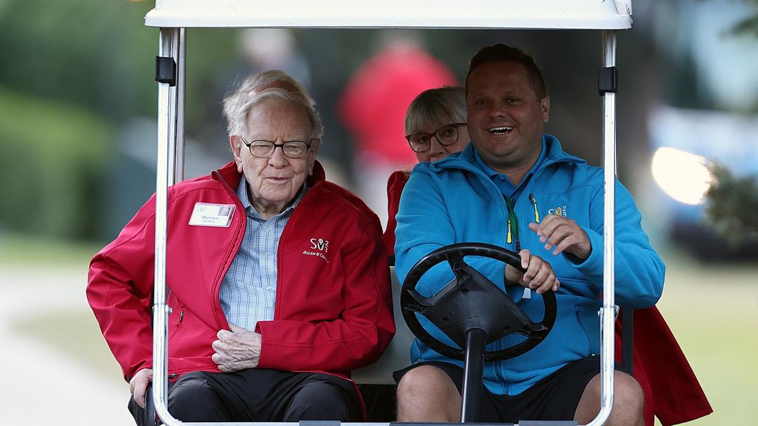 Warren Buffett Steps Down as Berkshire CEO