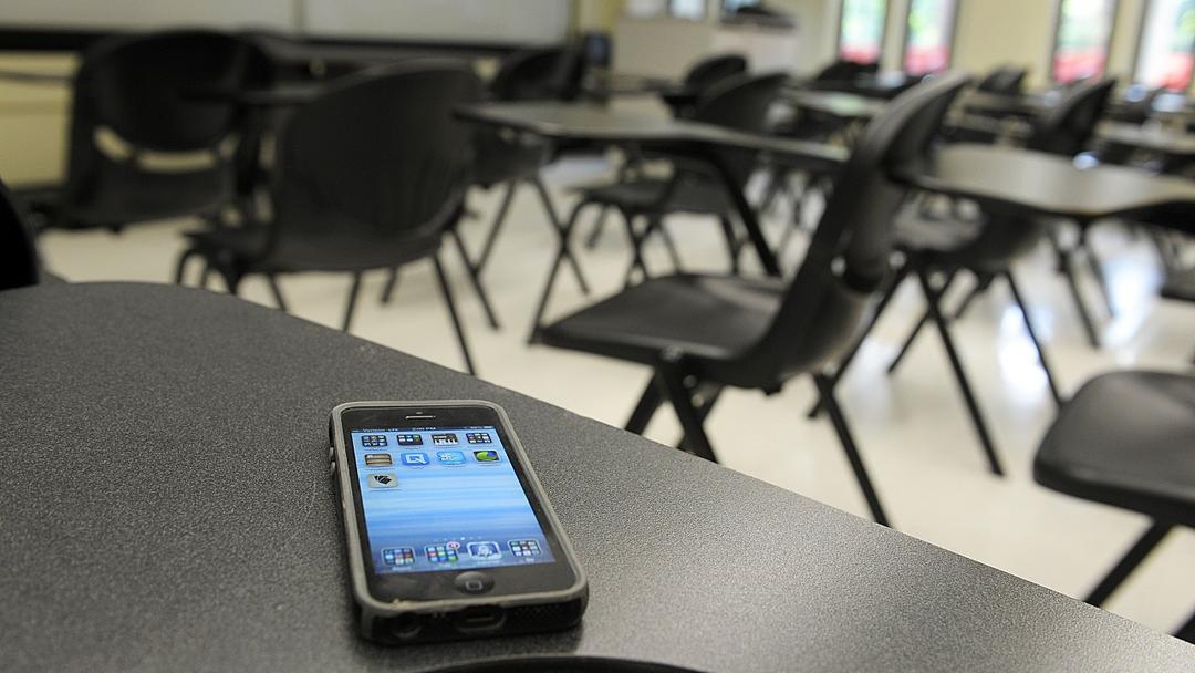 New Jersey Bans Cellphones in Schools