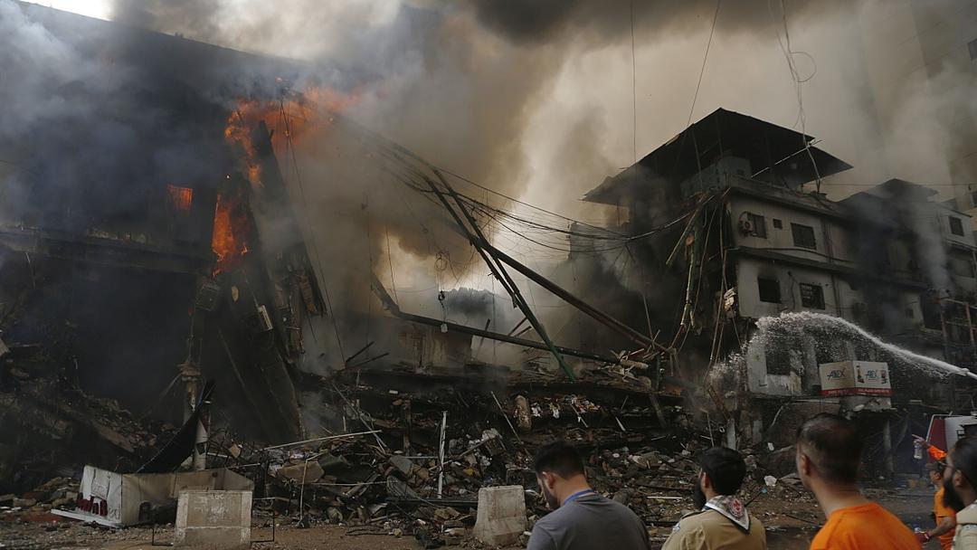 Karachi Mall Fire Kills at Least 21