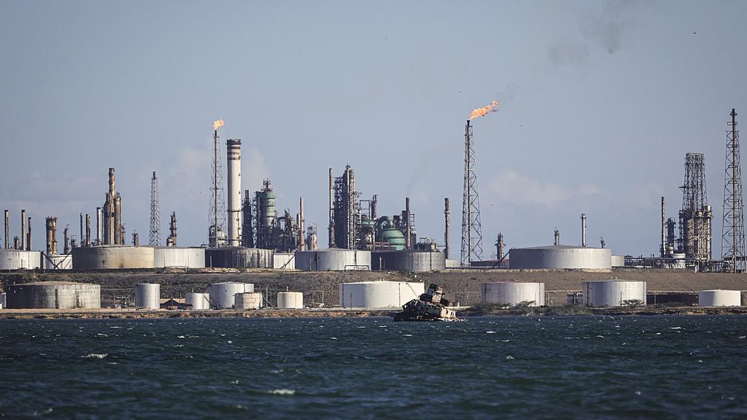 US Authorizes Oil Service Companies to Work in Venezuela