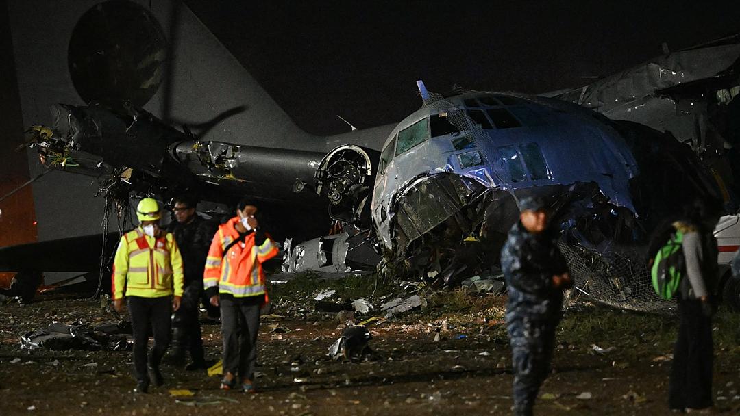 15 Dead as Military Plane Carrying Cash Crashes in Bolivia