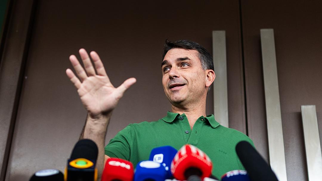 Brazil: Poll Shows Flávio Bolsonaro Tied With Lula in Hypothetical Runoff