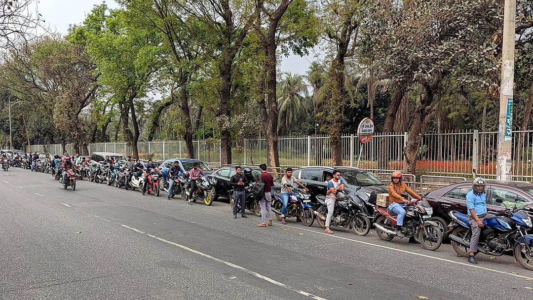 Bangladesh Closes Universities Amid Energy Crisis