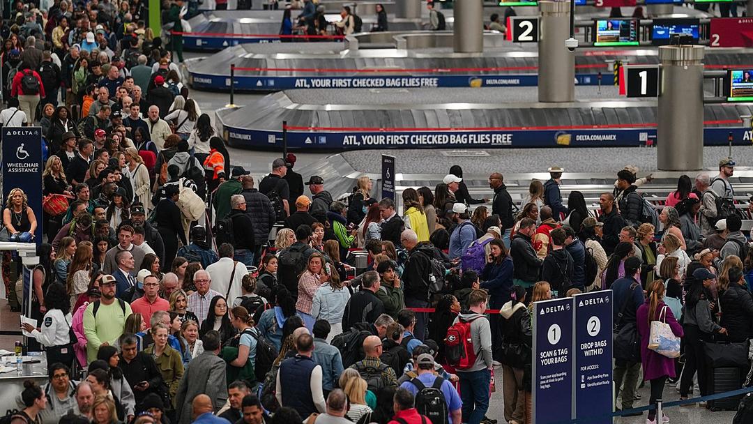 ICE Agents to Assist Unpaid TSA Workers at US Airports