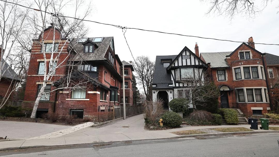Toronto Neighborhood Turns to AI Cameras Amid Break-In Surge