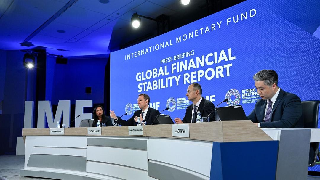 IMF Cuts Growth Forecast, Warns of Recession Risk