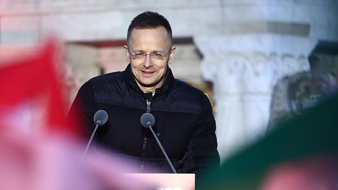 Hungary: Magyar Accuses Orbán Officials of Shredding Confidential Documents
