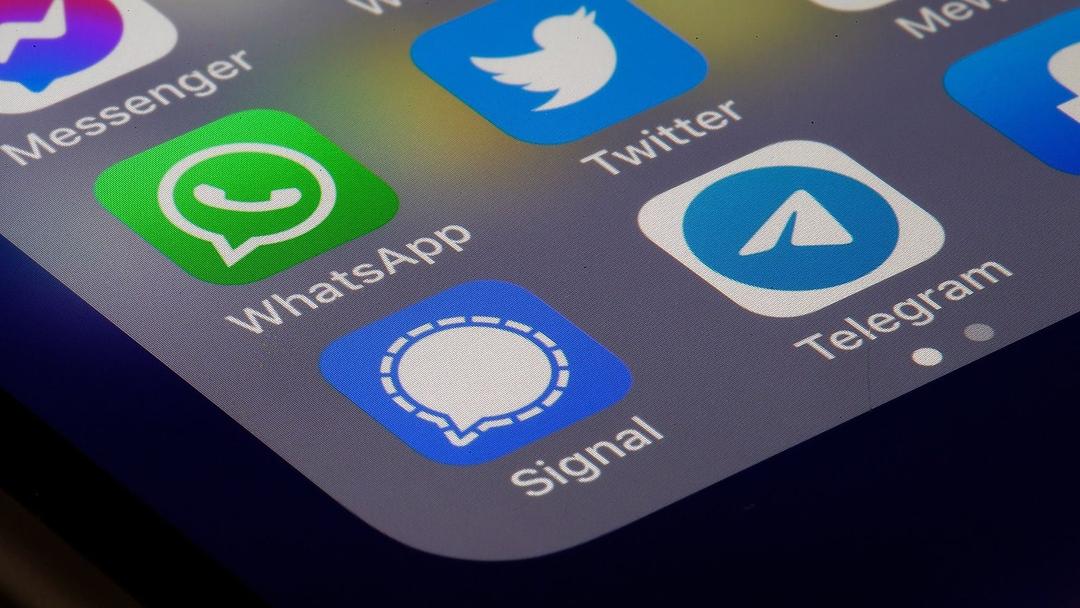 Apple Patches Flaw That Let FBI Extract Signal Messages