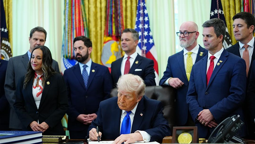 Trump Approves New US–Canada Crude Pipeline Permit