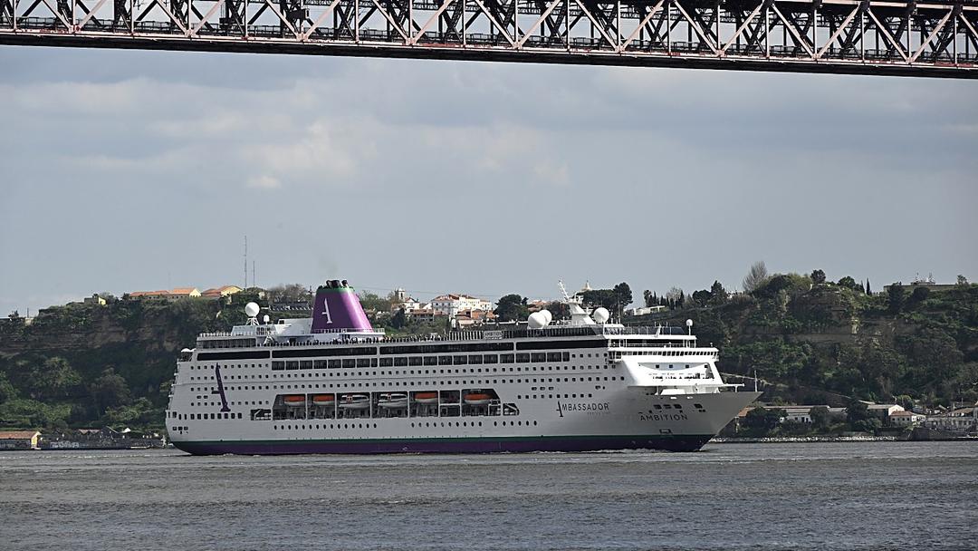 France: 1.7K Confined to Cruise Ship After Suspected Norovirus Death