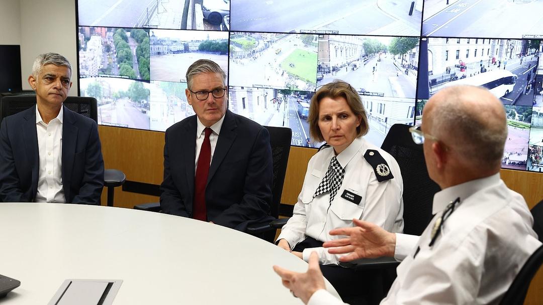London Deploys 4,000 Officers, Live Facial Recognition for Rival Marches