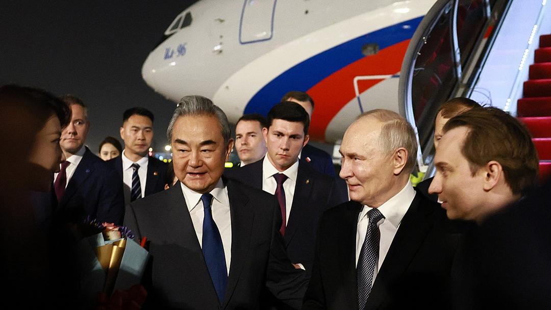 Putin Arrives in Beijing for 2-Day Summit