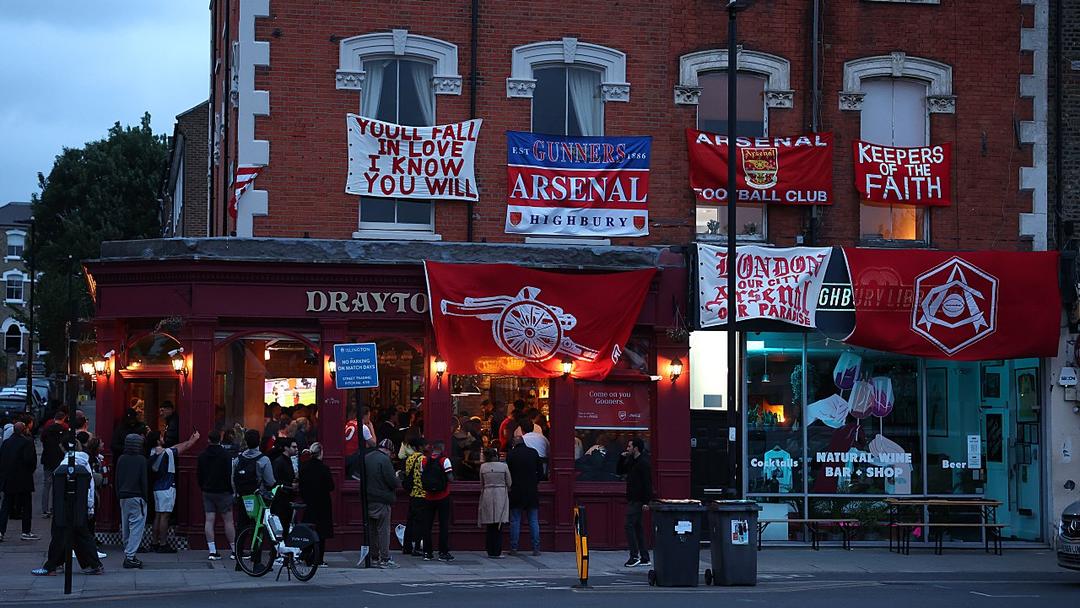 Soccer: Arsenal Win First Premier League Title in 22 Years