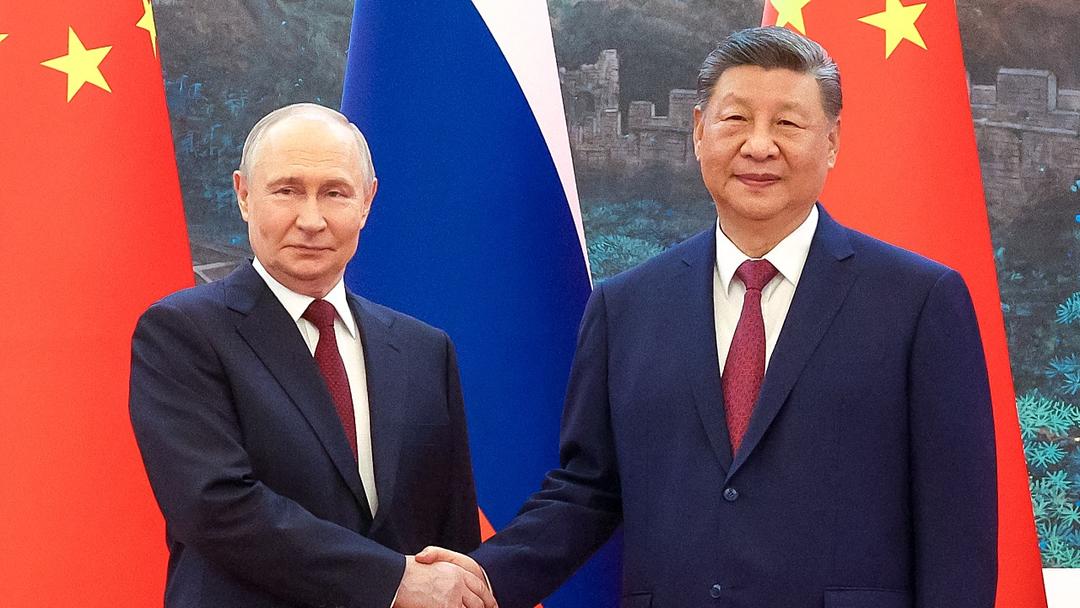 Xi, Putin Sign 40 Deals in Beijing