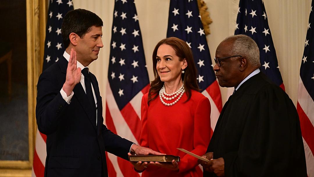 Kevin Warsh Sworn In as Fed Chair